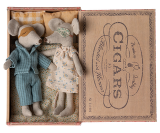 Mum & Dad Mice in Cigar Box