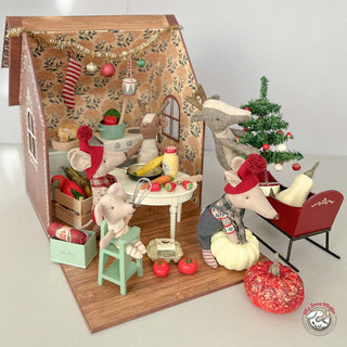 Gingerbread House, Small