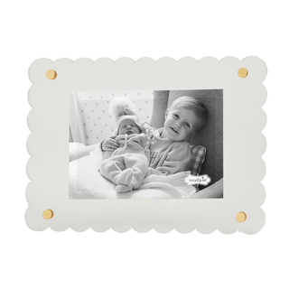 CLEAR SCALLOPED ACRYLIC FRAME